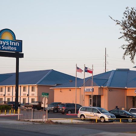 Days Inn & Suites By Wyndham Ларедо Екстер'єр фото