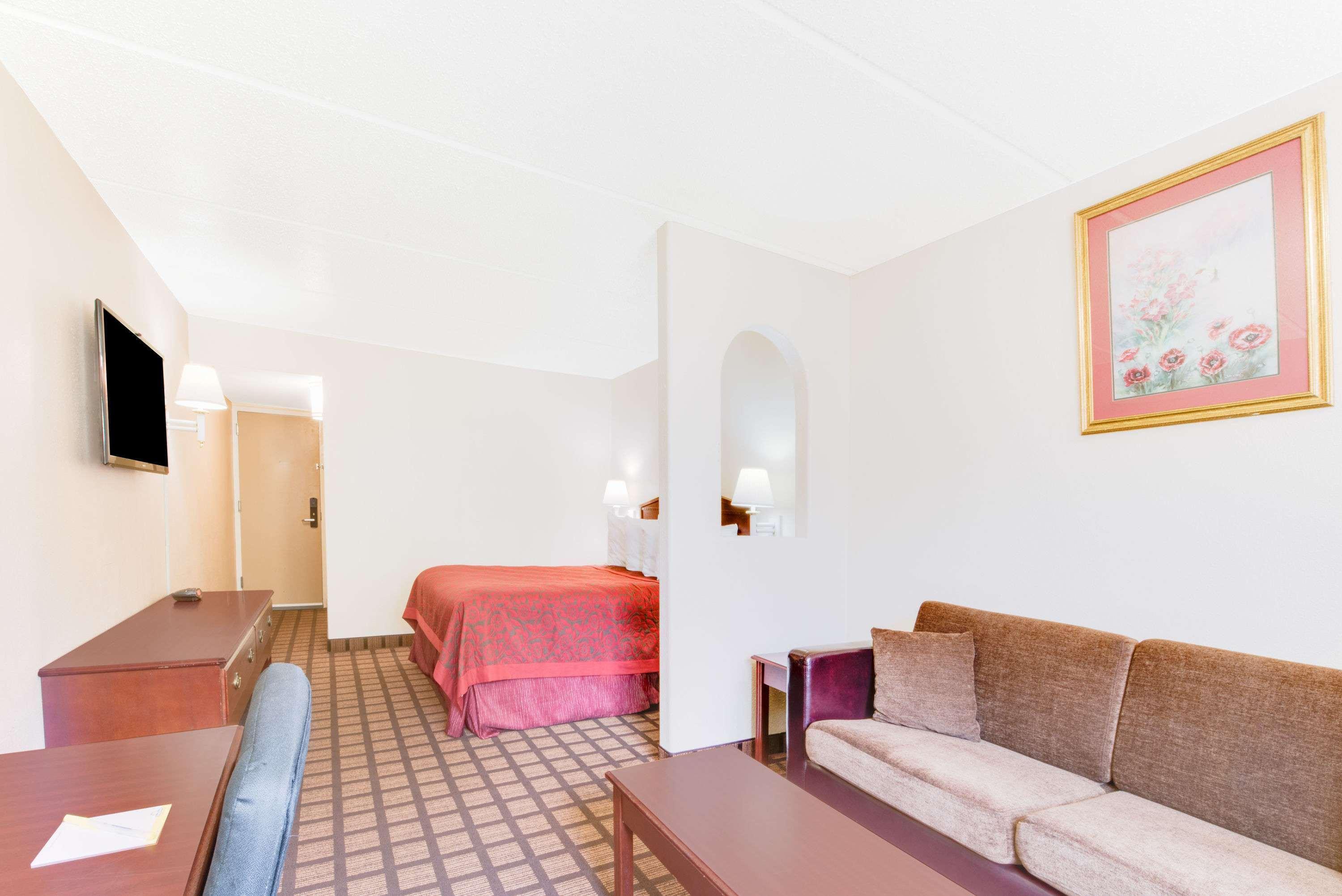 Days Inn & Suites By Wyndham Ларедо Екстер'єр фото