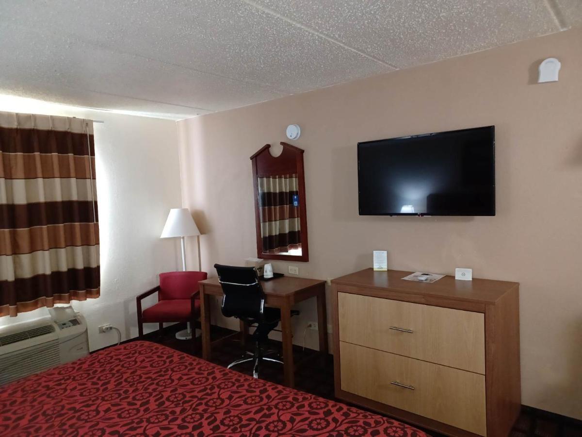 Days Inn & Suites By Wyndham Ларедо Екстер'єр фото